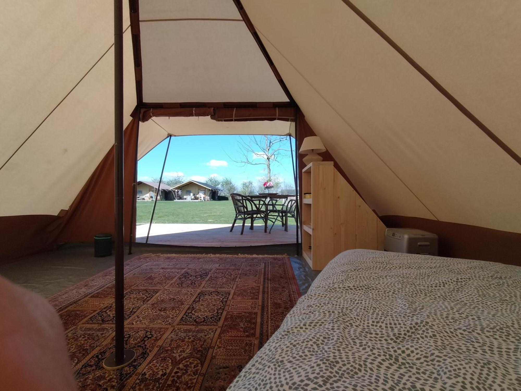 Luxury tent Hoeve Linnerveld Trekkerstent Sint Odilienberg